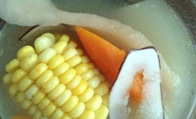 红萝卜海底椰怀山玉米猪骨汤