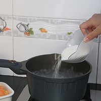 夏日甜品之一西米木瓜炖牛奶的做法图解2