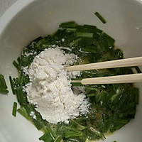 一个人的韭菜鸡蛋饼的做法图解3