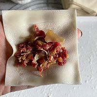 #冬季滋补花样吃法#酸菜牛肉锅贴的做法图解5
