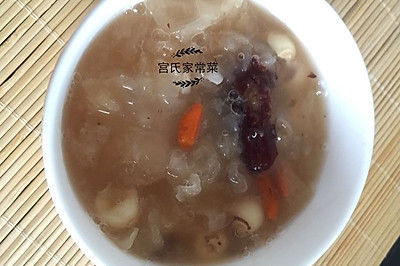 大枣银耳莲子羹