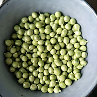 #做道懒人菜，轻松享假期#雪菜豌豆蛋皮汤的做法图解1