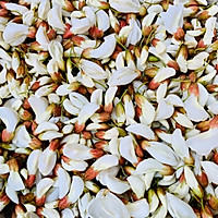 槐花季美食-槐花炒蛋的做法图解1