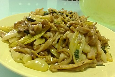 酸黄瓜炒肚条