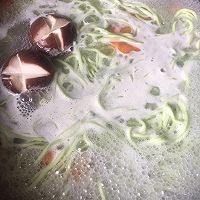 快手早餐之蔬多多汤面的做法图解4