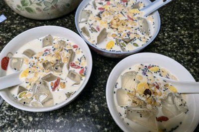 全家都爱的甜品：枸杞牛奶红糖凉粉，超简单