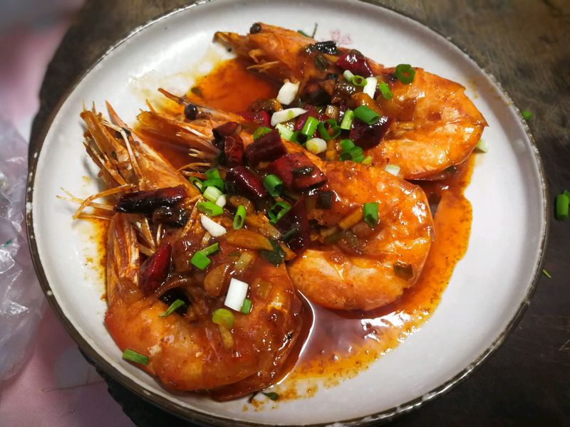 Spicy shrimps in tomato sauce