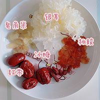 银耳桃胶红枣汤的做法图解1