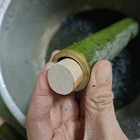 五步完成竹筒粽乌米粽的做法图解3