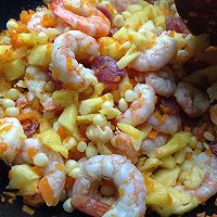 熊孩子的菠萝炒饭#单挑夏天#的做法图解5