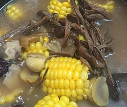玉米排骨板栗汤的做法