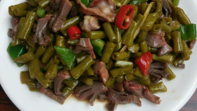 酸豆角炒鸭胗