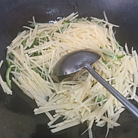 剩饭好去处！土豆丝蛋炒饭！的做法图解3