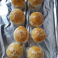 豆沙蛋黄酥的做法图解7