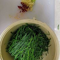 特色野菜凉拌沙葱的做法图解1