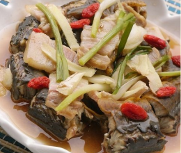 咸肉煮黄鳝的做法