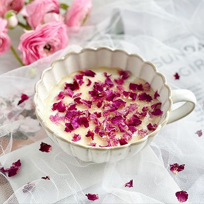 蜂蜜玫瑰炖奶，入口即化，美容养颜