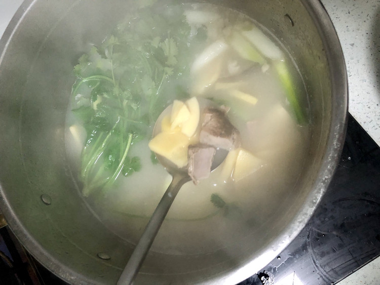 冬笋骨头汤的做法