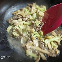 牛肉丝炒花菜的做法图解5