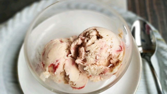 无牛奶无冰渣熟蛋草莓冰淇淋的做法