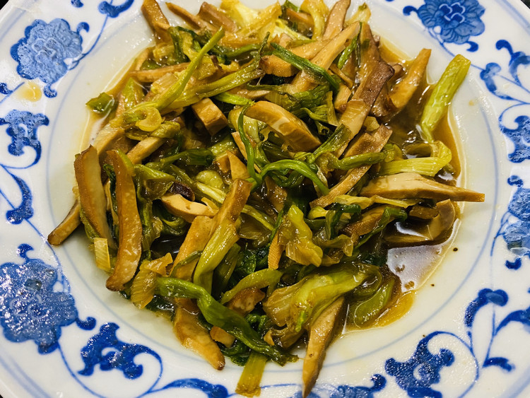 香干炒水芹的做法