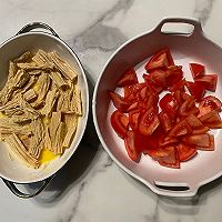 番茄腐竹菌菇煲#福临门 幸福临门#的做法图解2