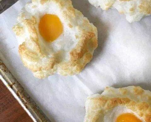快速早餐云朵烤鸡蛋