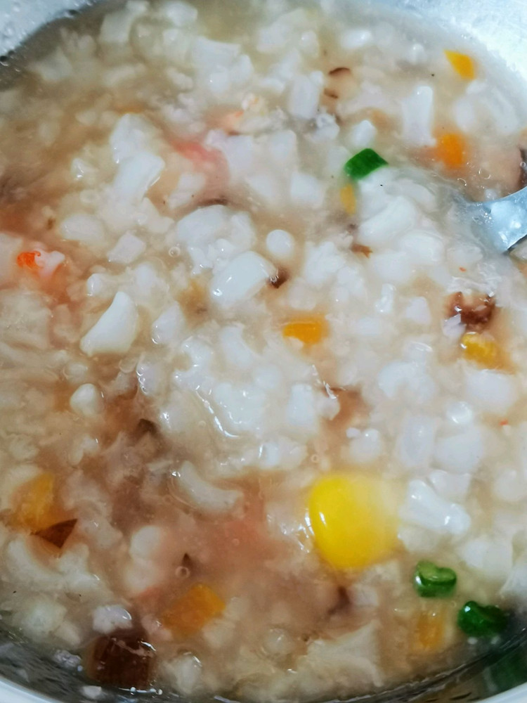 宝宝辅食—胡萝卜玉米香菇鲜虾粥的做法