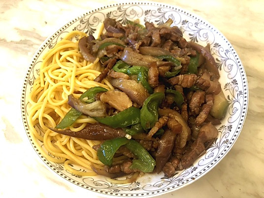 肉丝炒茄辣子意大利面的做法