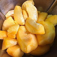 #夏日冰品不能少#冰糖罐头黄桃的做法图解3