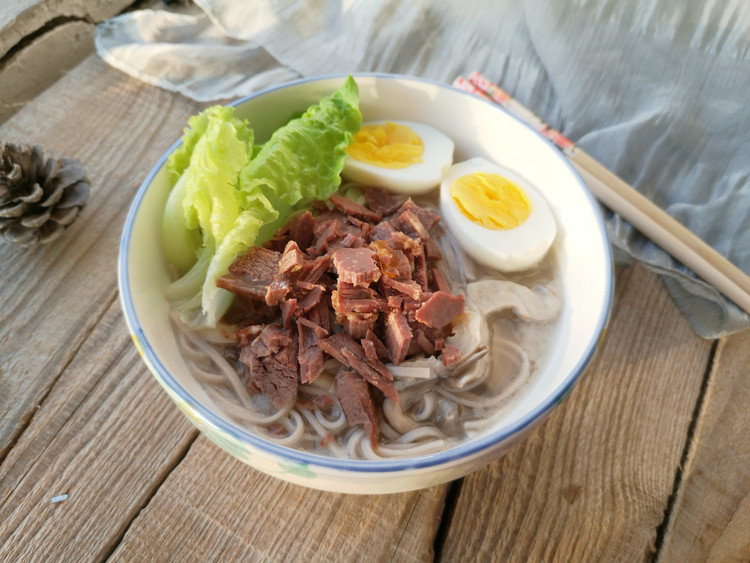 美味营养的荞麦牛肉面的做法