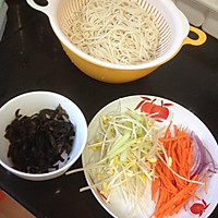 特色黑椒什锦炒面的做法图解2