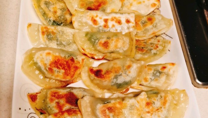 超好吃的简易版韭菜盒子-三岁孩子都会包