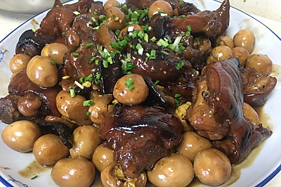 红烧猪脚鹌鹑蛋