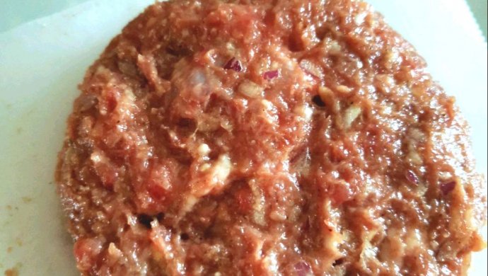 记录多汁汉堡牛肉饼