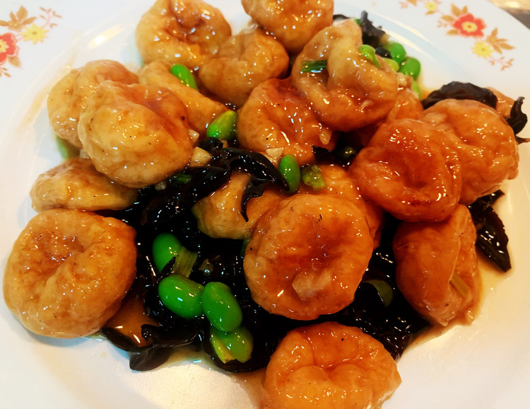 蚝油毛豆鱼面筋的做法