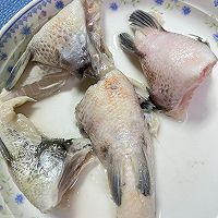 清蒸鱼下巴的做法图解1
