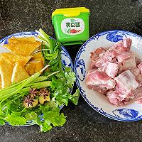 排骨烧油豆腐的做法图解2