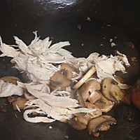 意式经典——蘑菇鸡肉白汁面的做法图解6