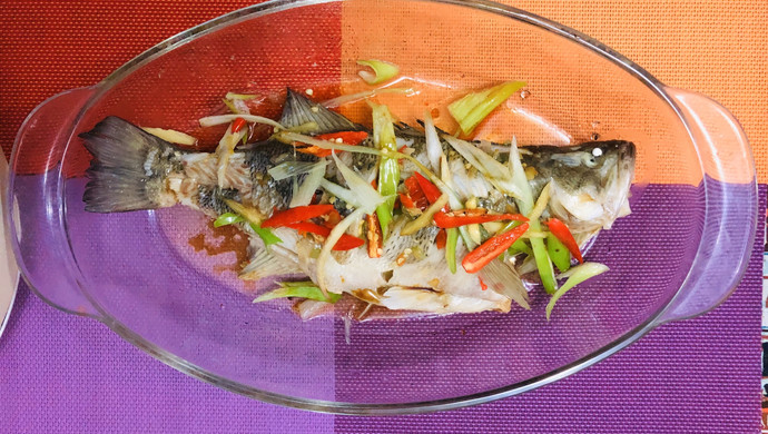 清蒸鲈鱼（鲳鱼、鳊鱼、东星斑、桂鱼也适用）
