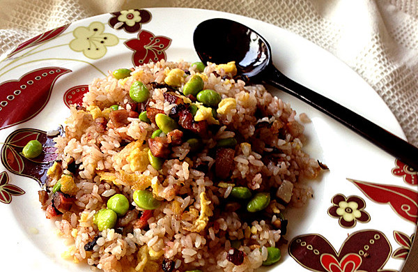 红曲酱香肉炒饭