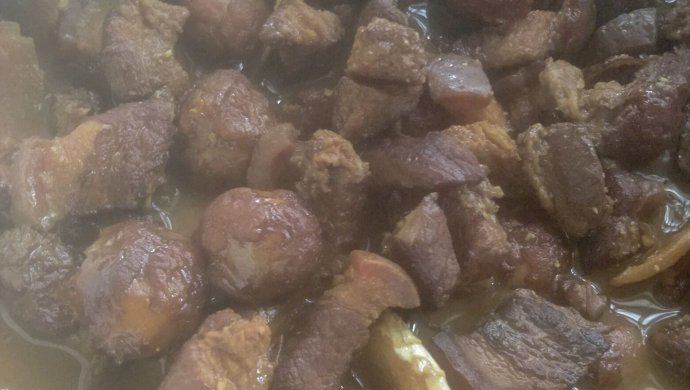 鹌鹑蛋版红烧肉