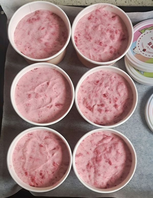 酸酸甜甜的草莓冰淇淋