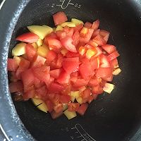 热搜电饭煲西红柿焖面的做法图解5