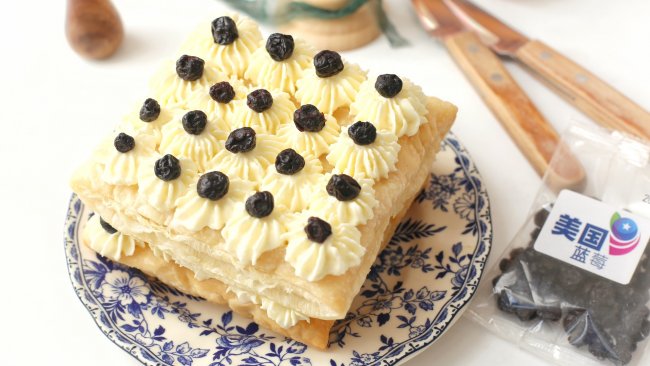 #蓝莓怎么吃#懒人版蓝莓奶油拿破仑的做法