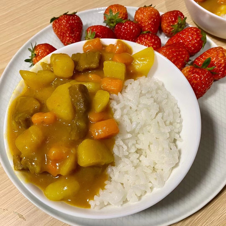 偷懒必备土豆牛肉咖喱饭的做法