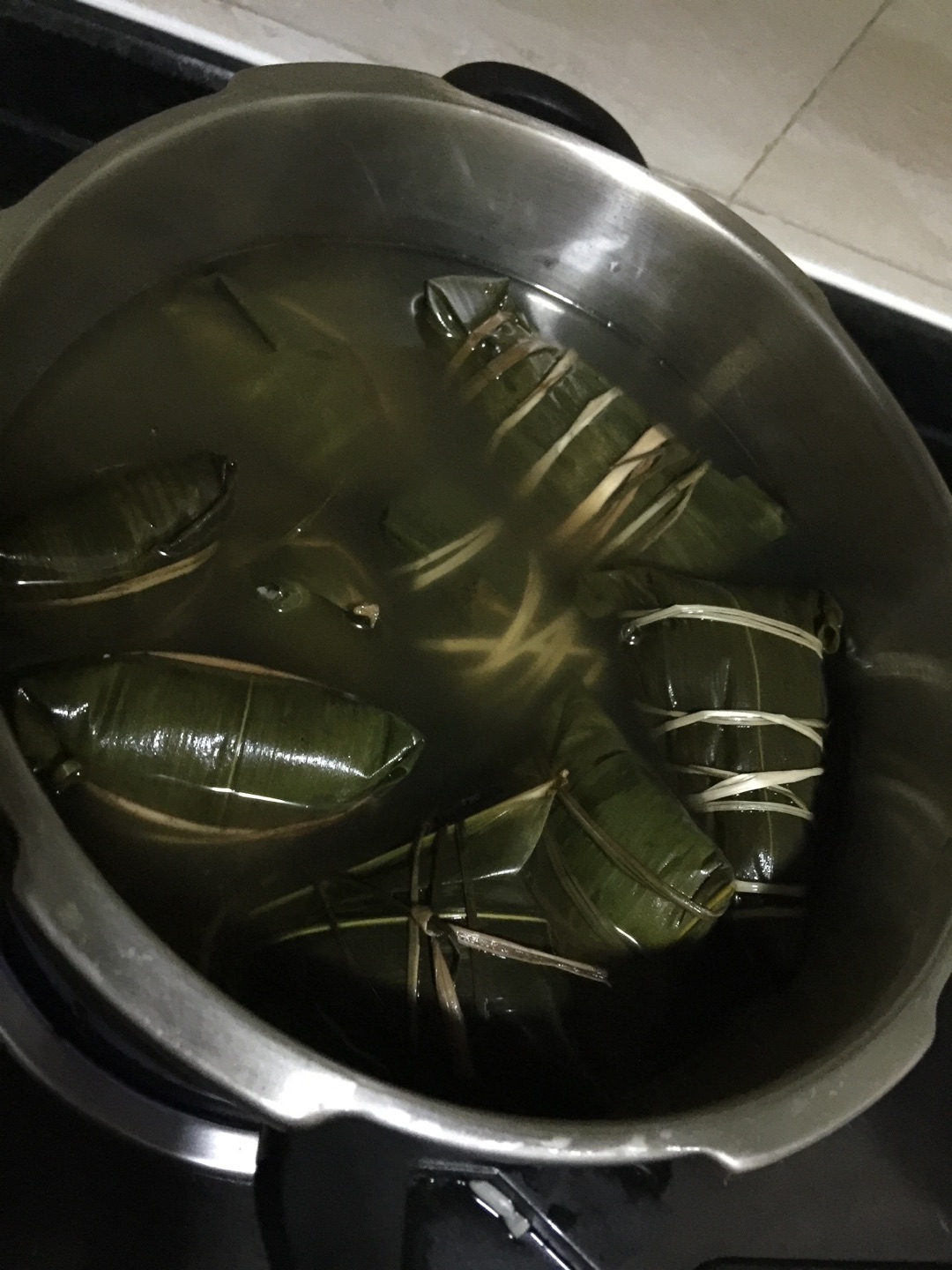 绿豆，板栗，咸蛋黄肉粽的做法图解15