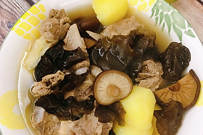 广东｜香菇木耳排骨汤