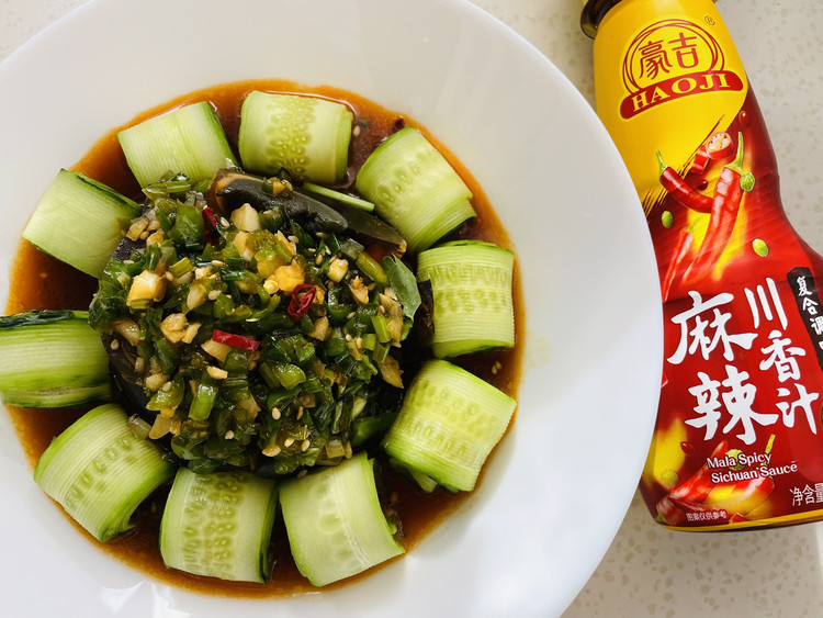 凉拌黄瓜皮蛋的做法