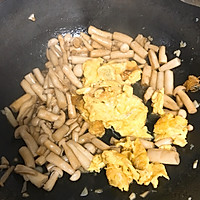 鸡蛋炒白玉菇的做法图解6